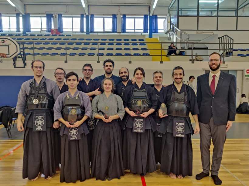 Fotografia de grupo do Kendo Clube do Porto no Campeonato Nacional em Individuais